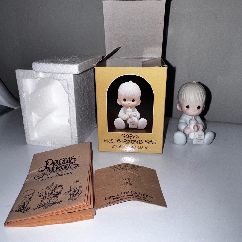 Precious Moments Baby's 1st Christmas 1985 Special Issue‎ Porcelain Figurine/Box